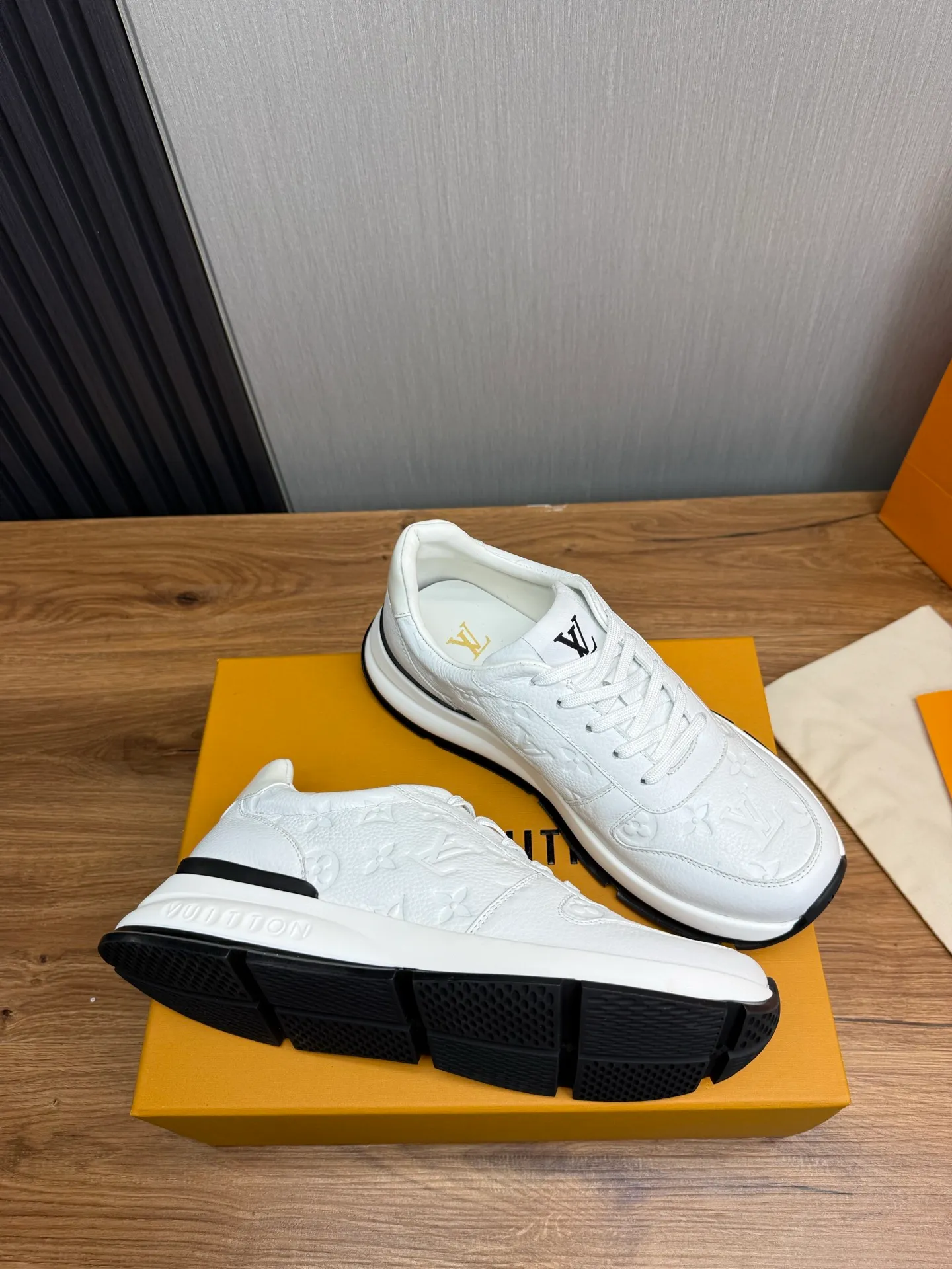 Men's men's shoes 💰840💰 LOUIS VUITTON [Luden Yiwei] The new trendy Lv is on the market 🎁, casual and fashionable men's shoes 👟Original 1:1 shipment✅ The upper is made of imported brand leather + cowhide lining, the original wear-resistant rubber outsole, the version is simple and elegant, exclusive for trendy men. 38-44 (customized at 38.45)